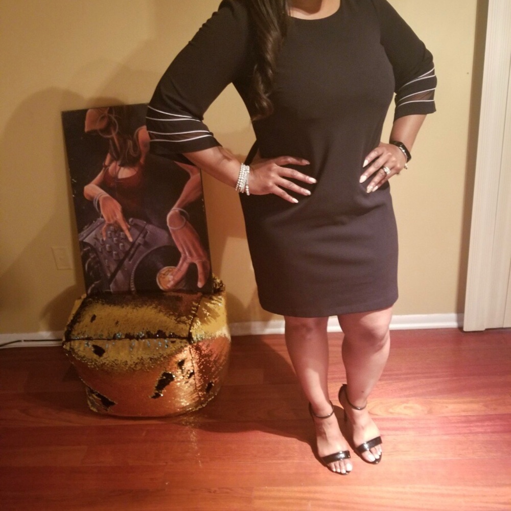 Sandra Darren black w/ black/white sleeve size 12